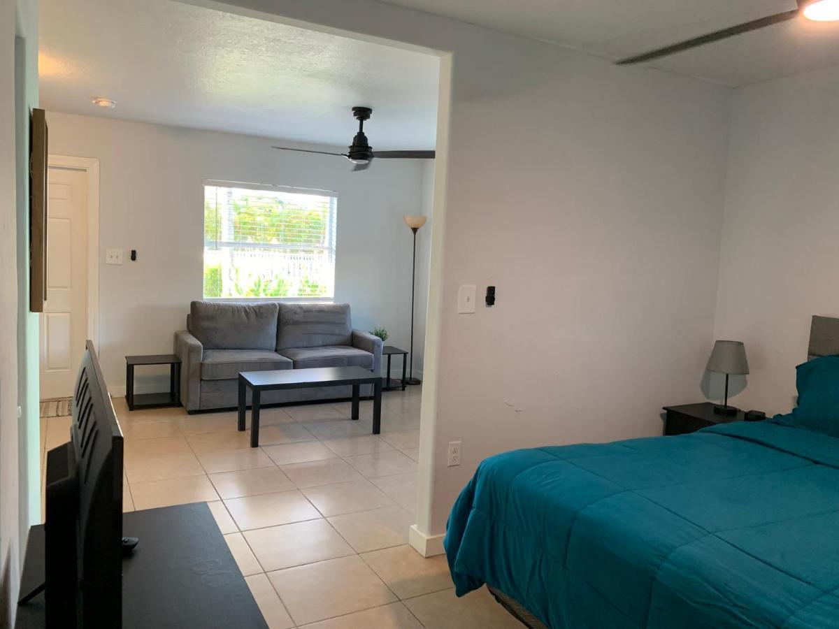 Poolside King Cottage With Kitchen - 10 Minutes To Beach! Fort Myers Luaran gambar