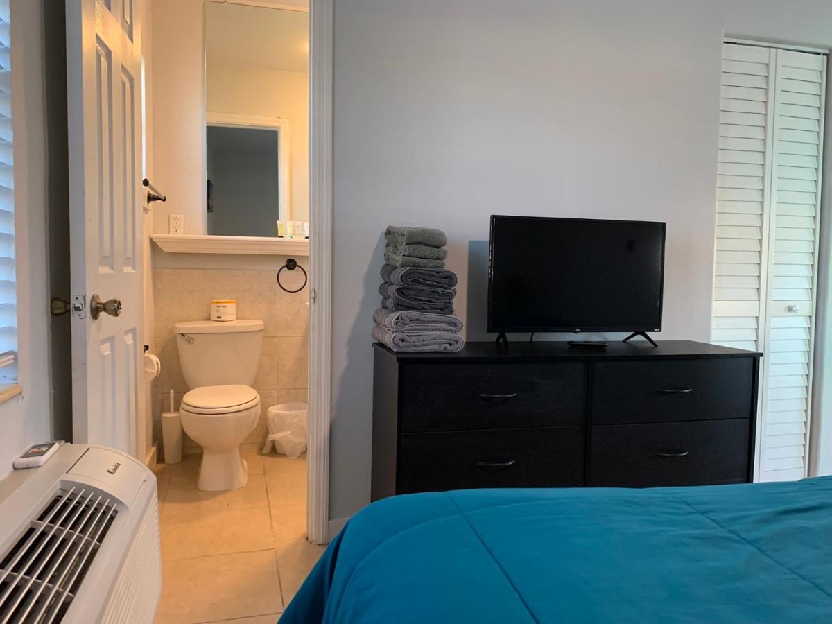 Poolside King Cottage With Kitchen - 10 Minutes To Beach! Fort Myers Luaran gambar