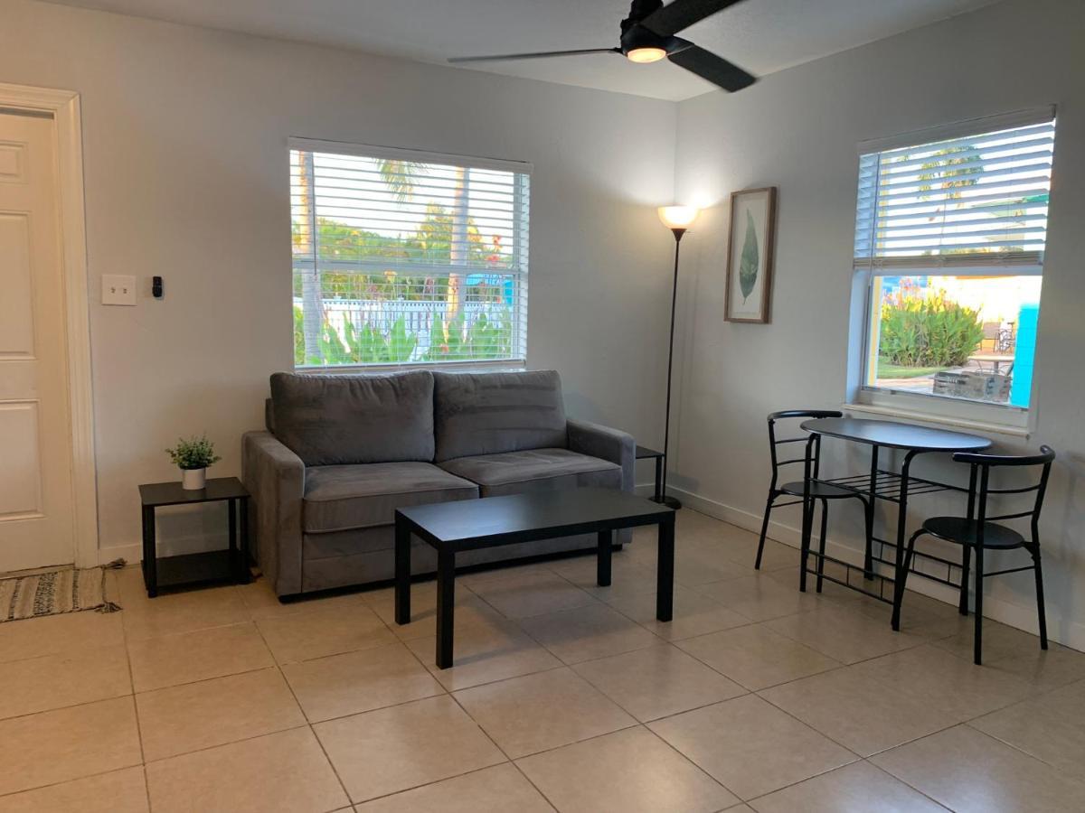 Poolside King Cottage With Kitchen - 10 Minutes To Beach! Fort Myers Luaran gambar